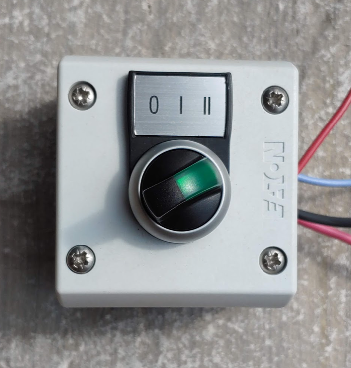 EE020 - IR Energy two-stage 24V weather-resistant control switch for NEMA-4 applications