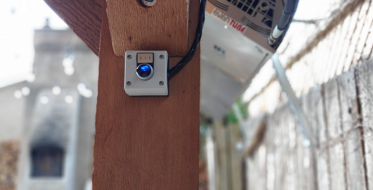 EE020 - IR Energy two-stage 24V weather-resistant control switch for NEMA-4 applications